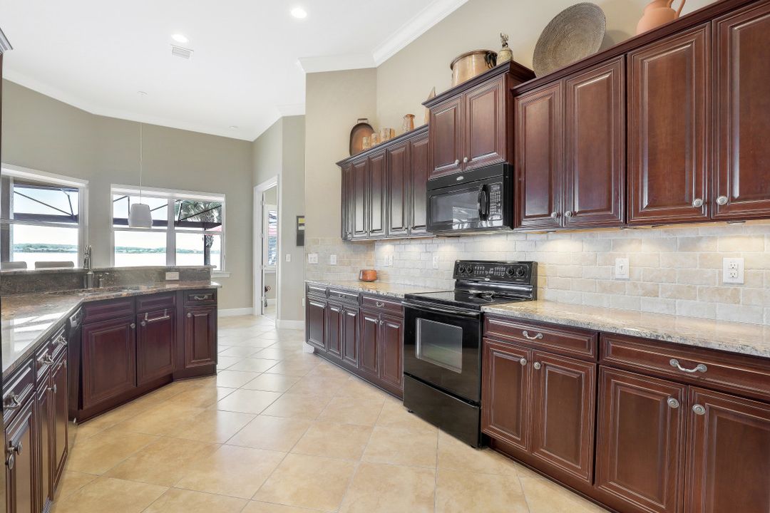 9424 Copper Rock Ct, Naples, FL 34120
