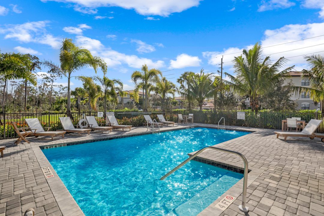 12944 Pembroke Dr, Naples, FL 34105