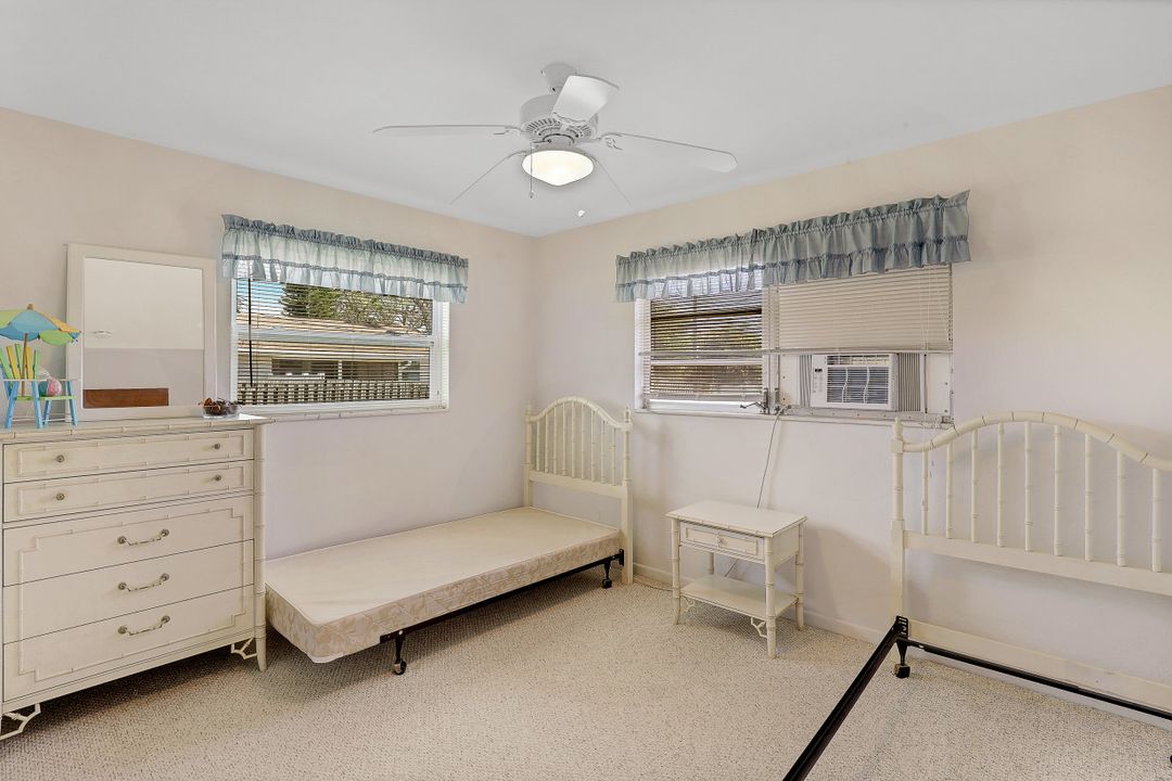 658 97th Ave N, Naples, FL 34108