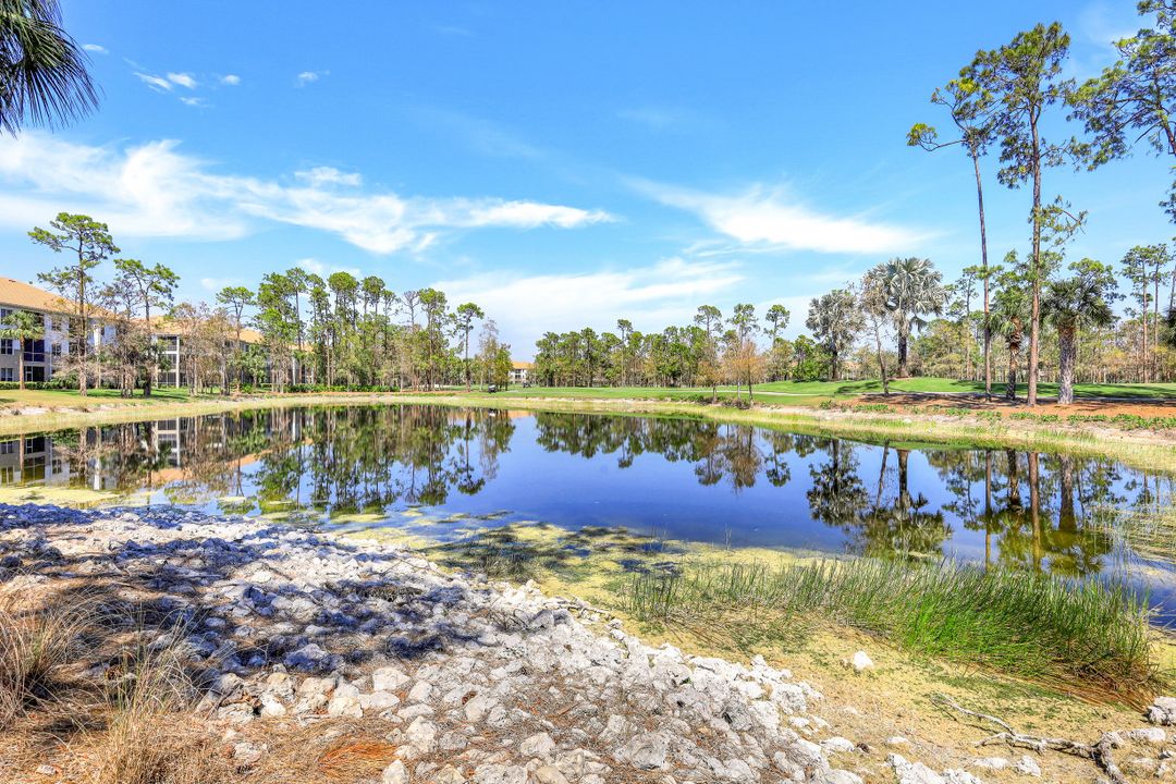 8239 Parkstone Pl #202, Naples, FL 34120