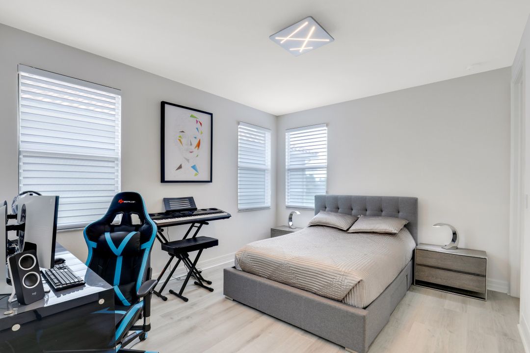 4448 Aurora St, Naples, FL 34119