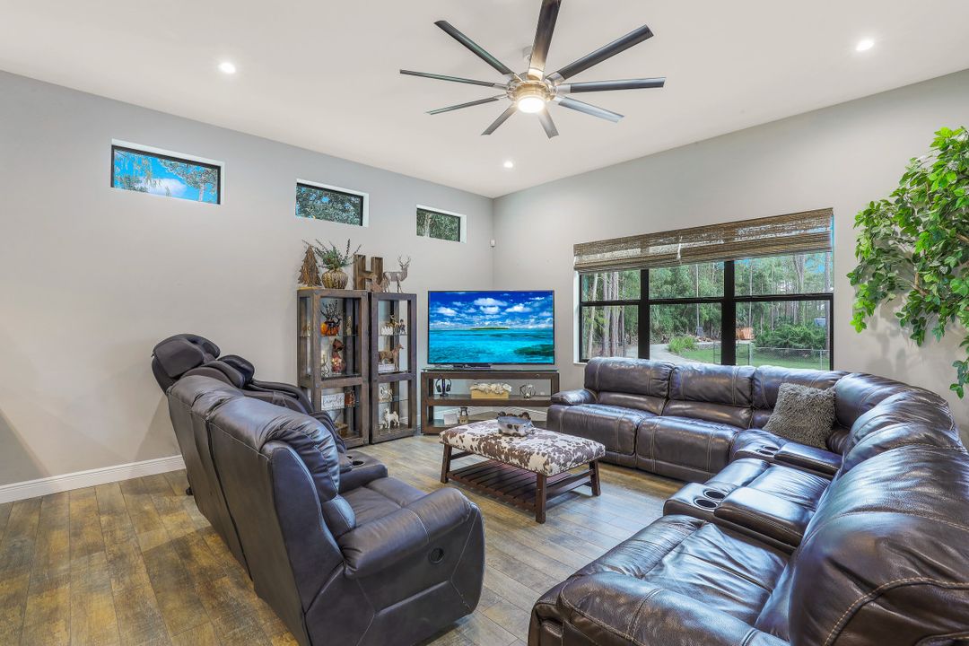 6700 Sable Ridge Ln, Naples, FL 34109