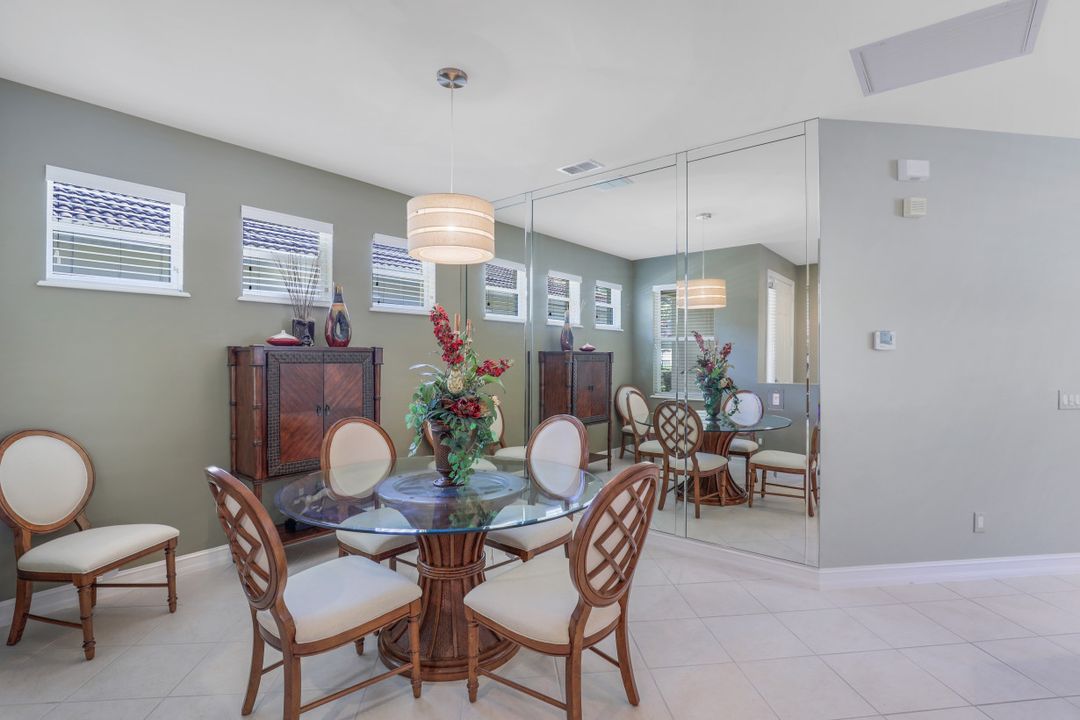 1916 Tarpon Bay Dr N, Naples, FL 34119