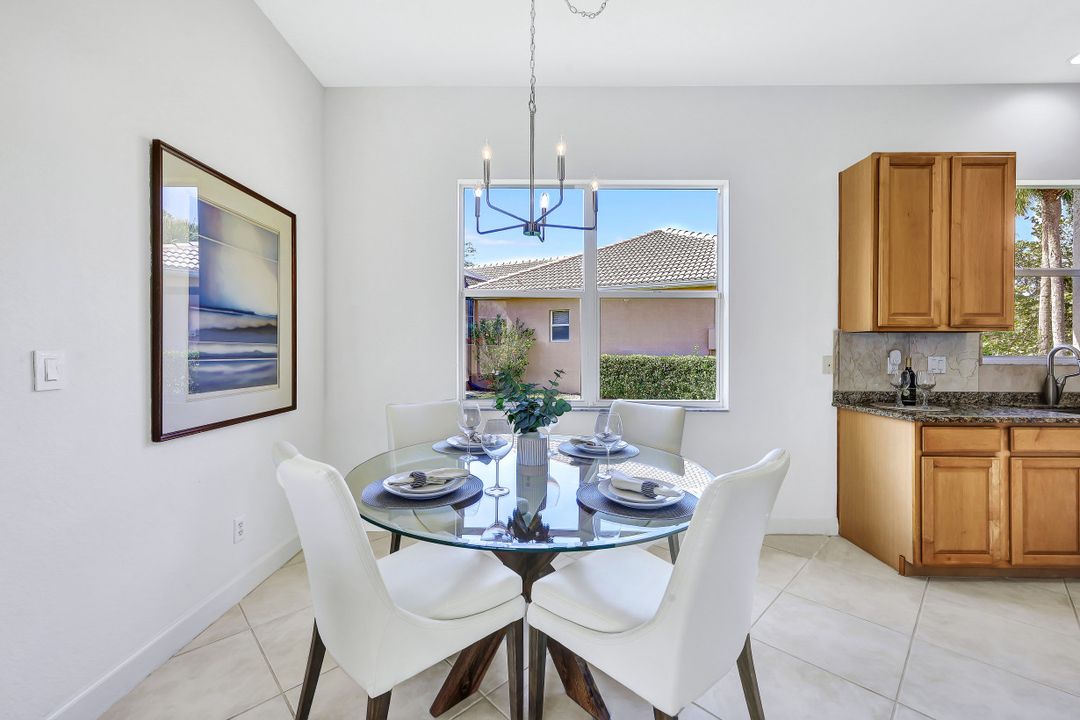 6104 Highwood Park Ln, Naples, FL 34110