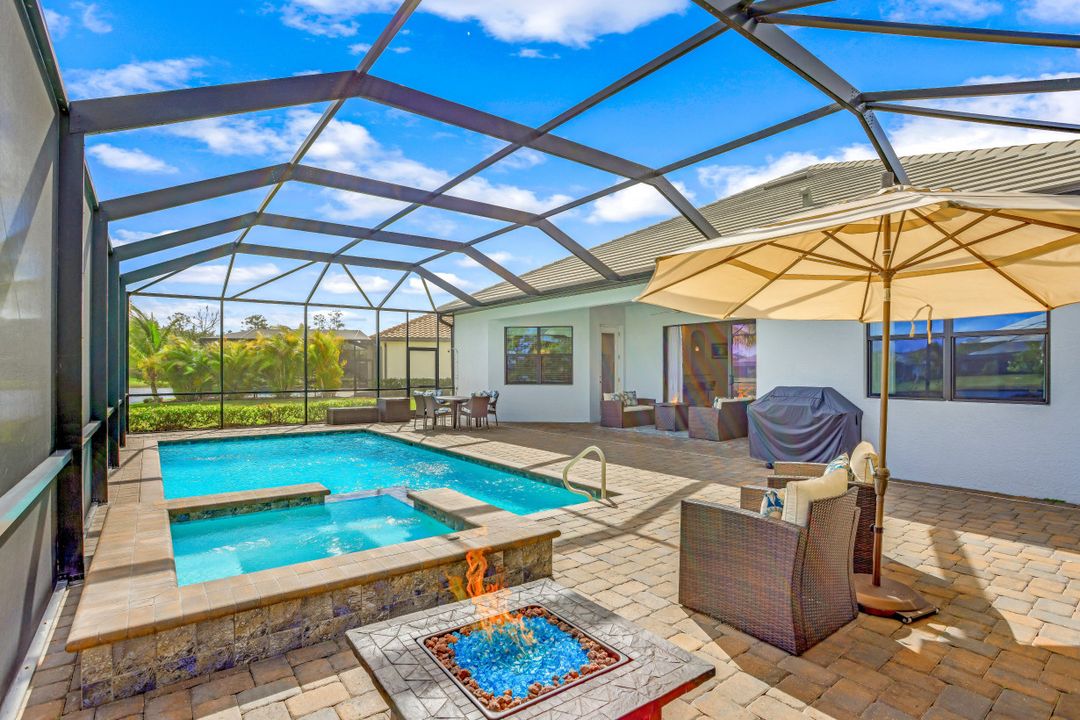 2067 Antigua Ln, Naples, FL 34120