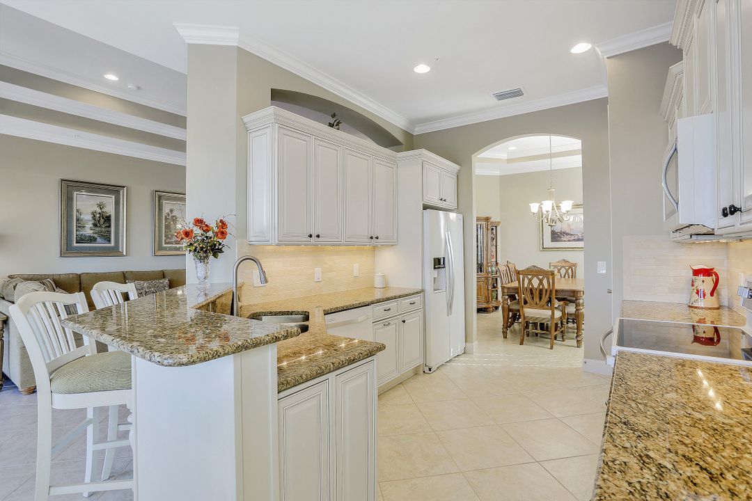 9060 Siesta Bay Dr #201, Naples, FL 34120