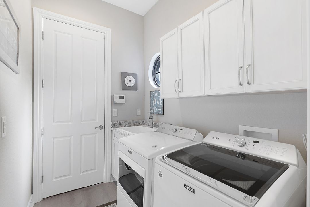 7446 Lantana Cir, Naples, FL 34119