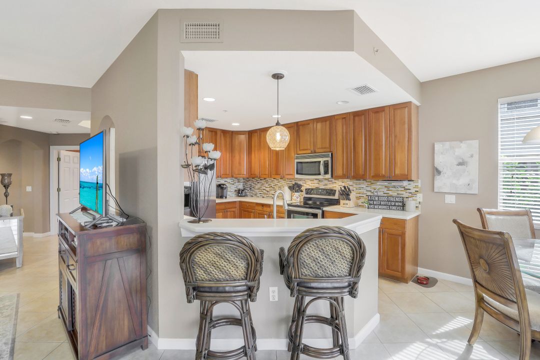 8763 Coastline Ct #101, Naples, FL 34120