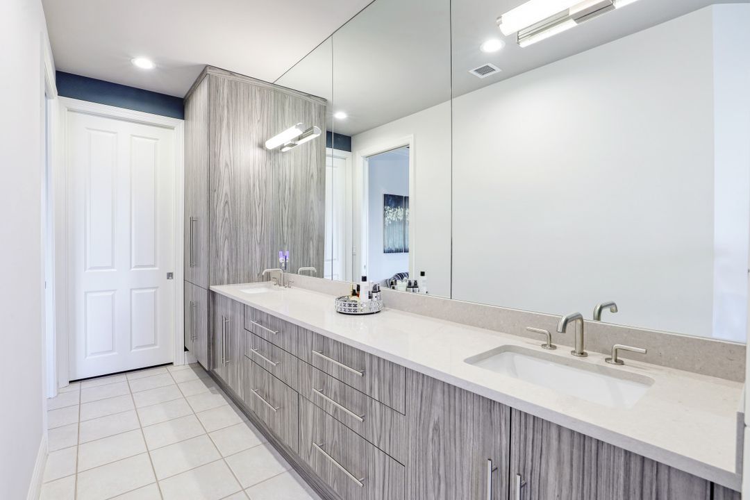 10620 Gulf Shore Dr  #203, Naples, FL 34108