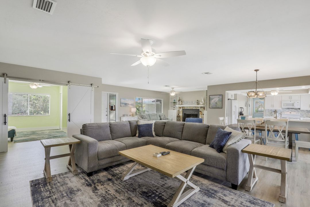 1585 Jamaica Ct, Marco Island, FL 34145