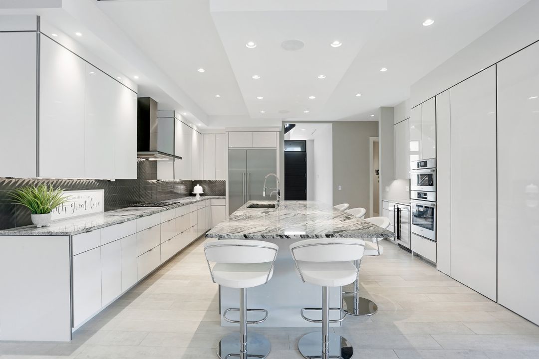 625 Fairway Terrace, Naples, FL 34103