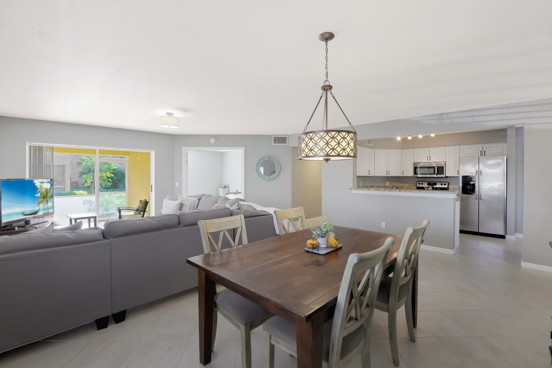 9605 Crescent Garden Dr, Naples, FL 34109