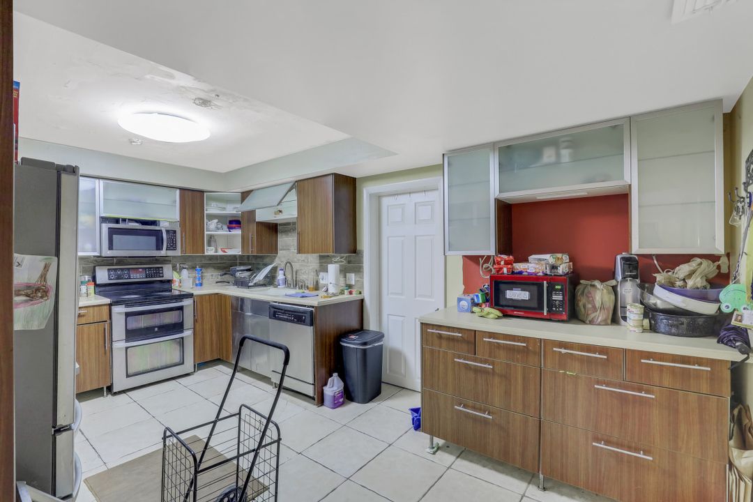 431 12th Ave NW, Naples, FL 34120