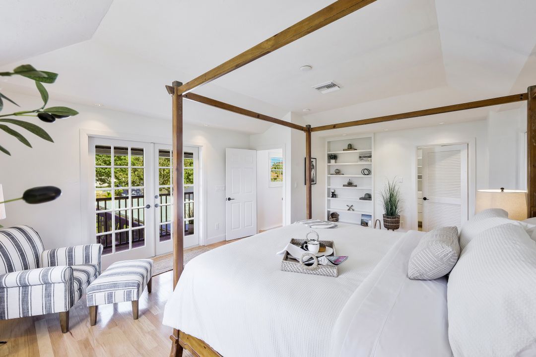 438 Lagoon Ave, Naples, FL 34108