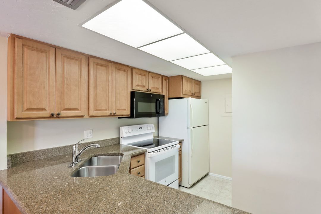 600 Neapolitan Way #346, Naples, FL 34103