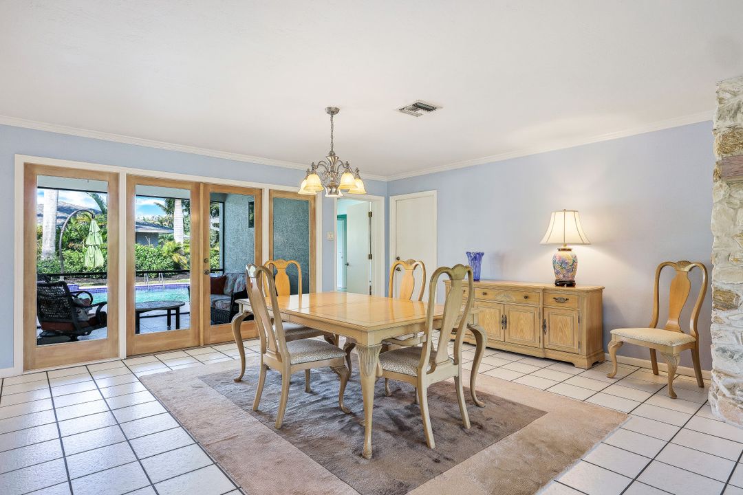 1135 26th Ave N, Naples, FL 34103