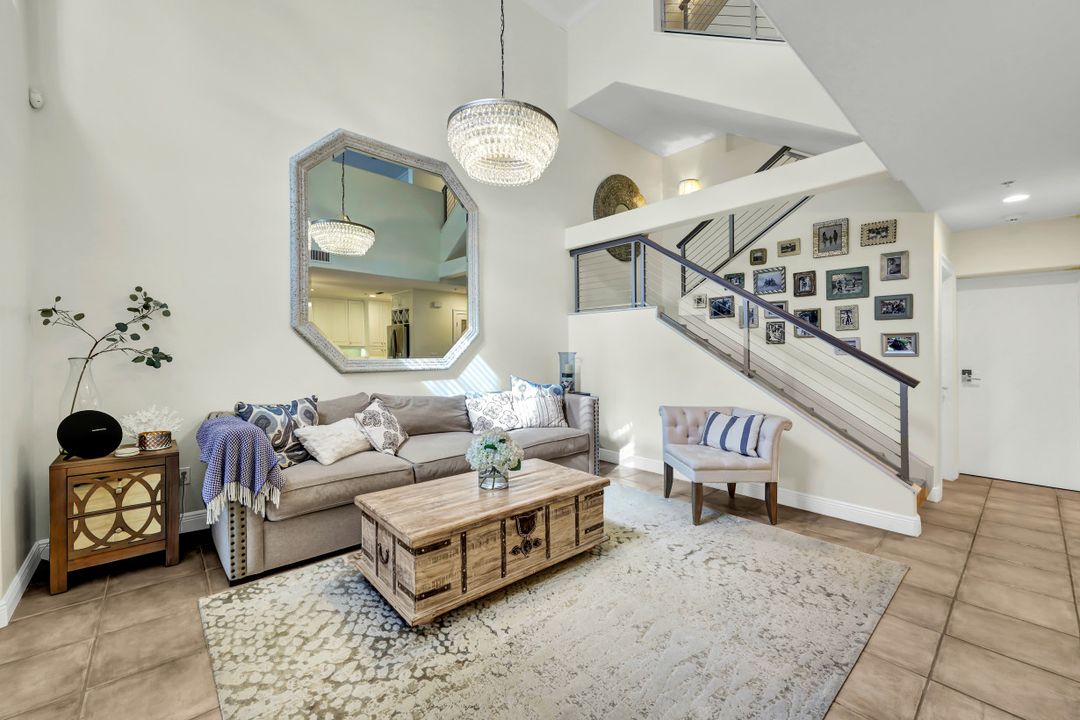 431 4th Ave S, Naples, FL 34102