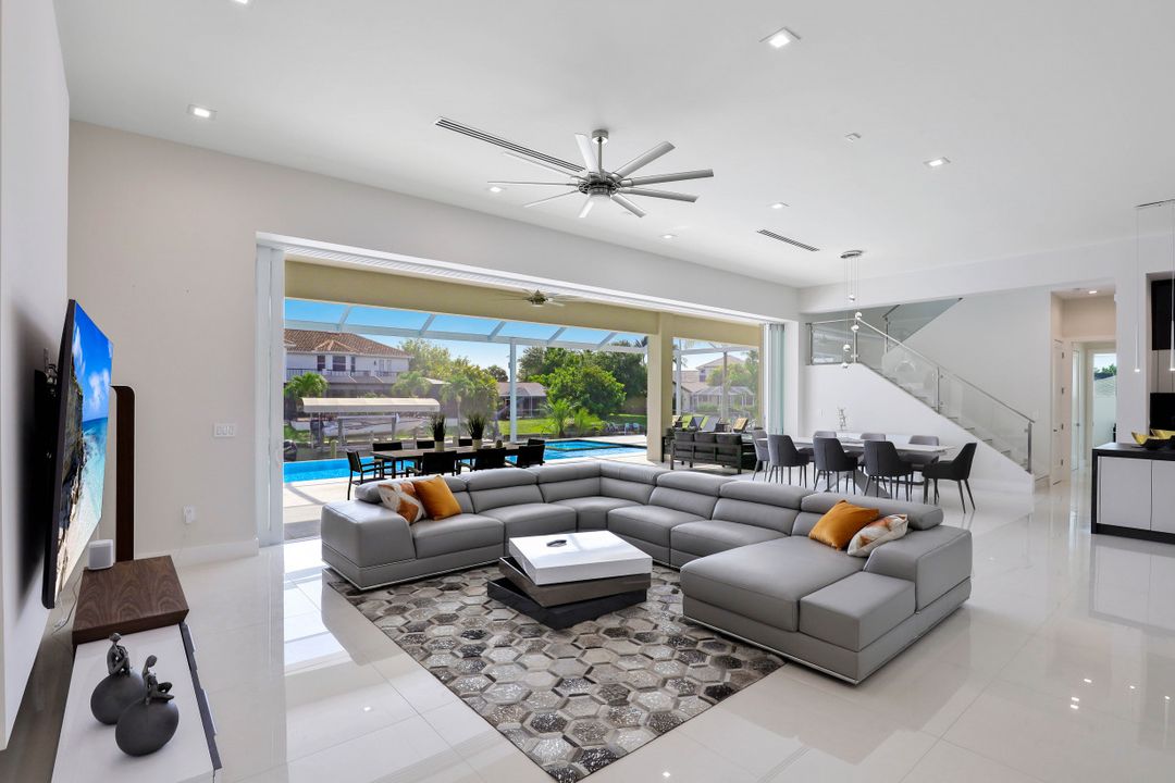 5232 Seminole Ct, Cape Coral, FL 33904