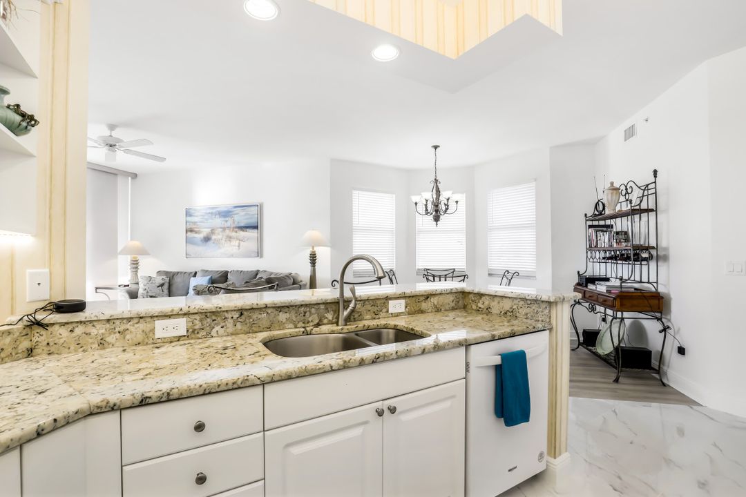 460 Launch Cir #304, Naples, FL 34108