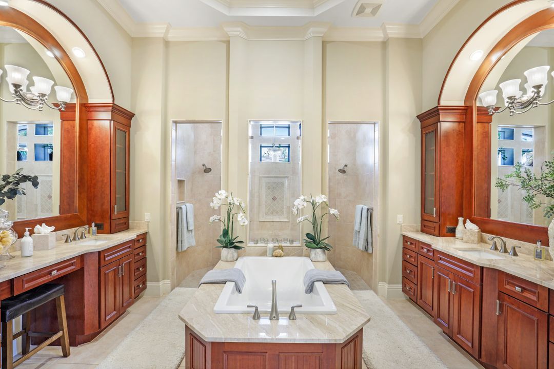 9337 Granite Ct, Naples, FL 34120