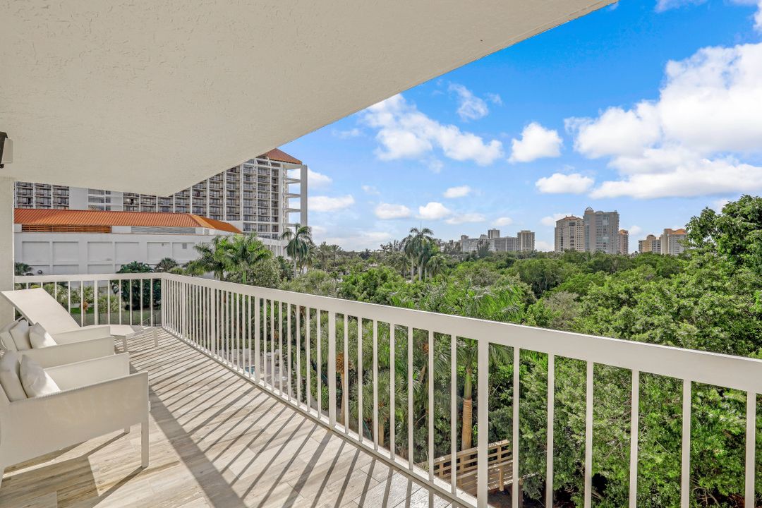 5501 Heron Point Dr #301, Naples, FL 34108