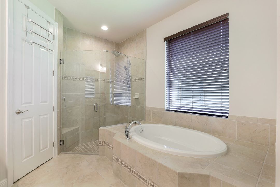 9880 Alhambra Ln, Bonita Springs, FL 34135