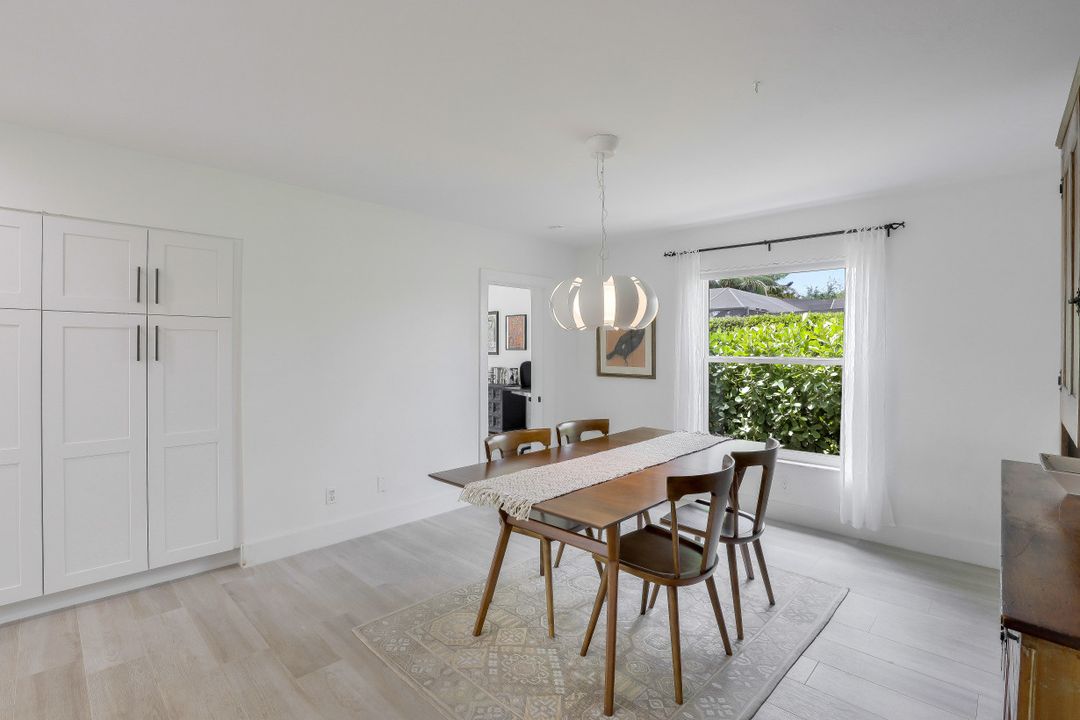 1010 Nottingham Dr, Naples, FL 34109