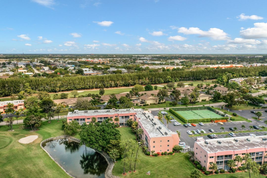 100 Forest Lakes Blvd #112, Naples, FL 34105