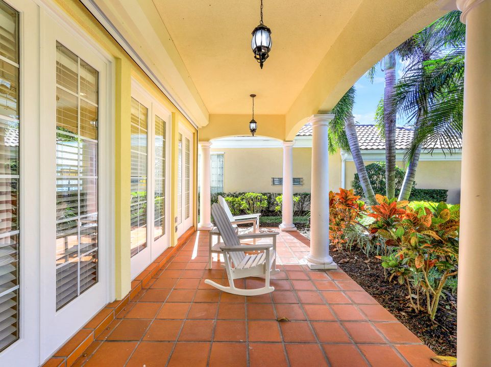 4334 Queen Elizabeth Way, Naples, FL 34119