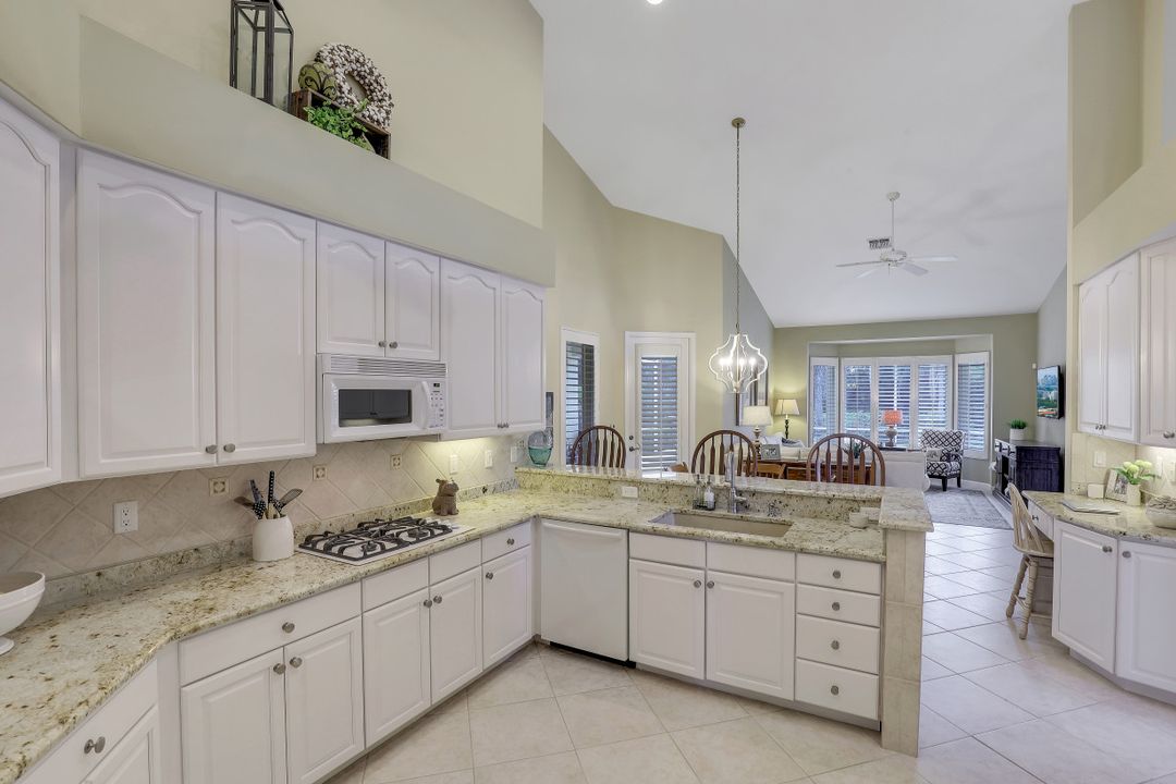 9245 The Ln, Naples, FL 34109