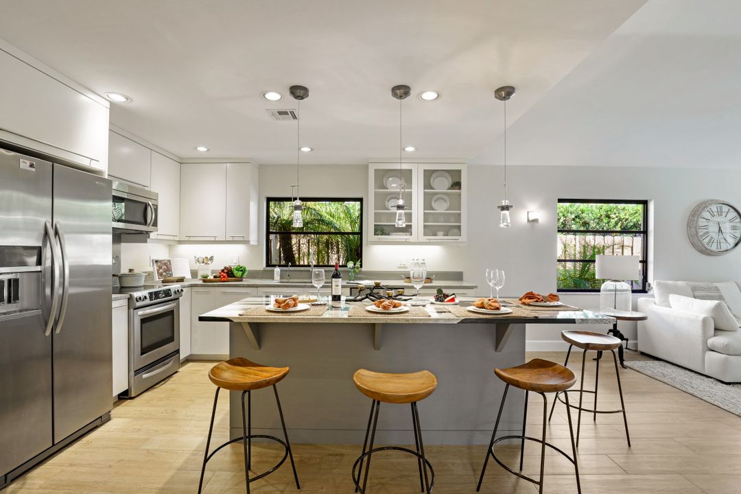 640 98th Ave N, Naples, FL 34108