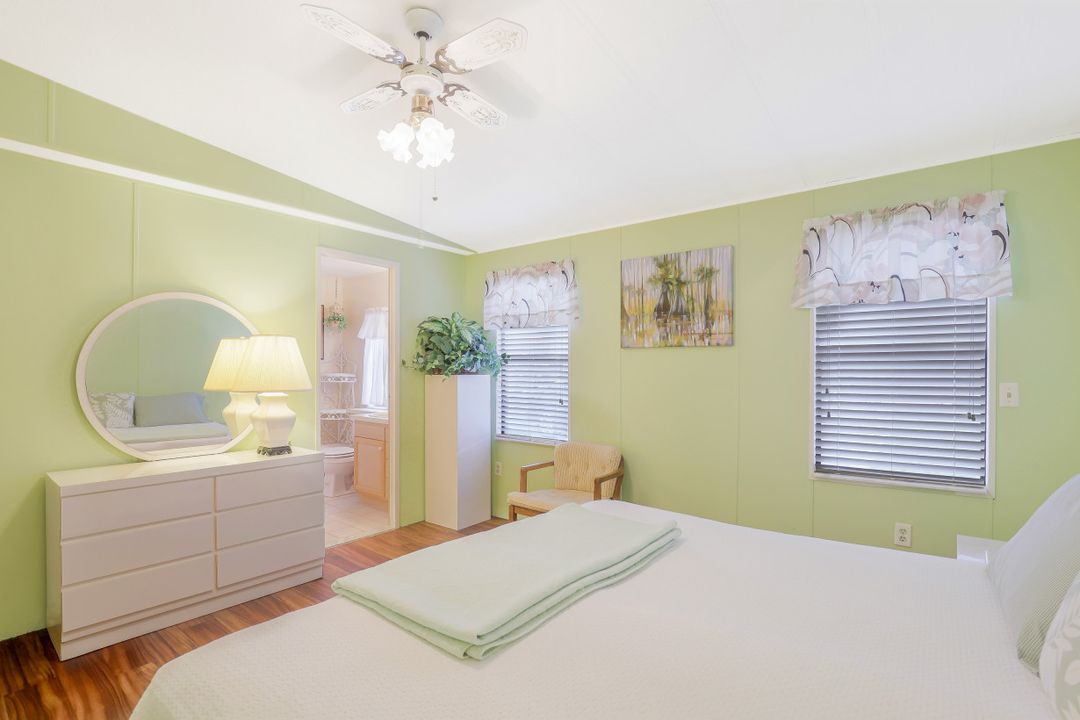 211 Grosbeak Ln, Naples, FL 34114