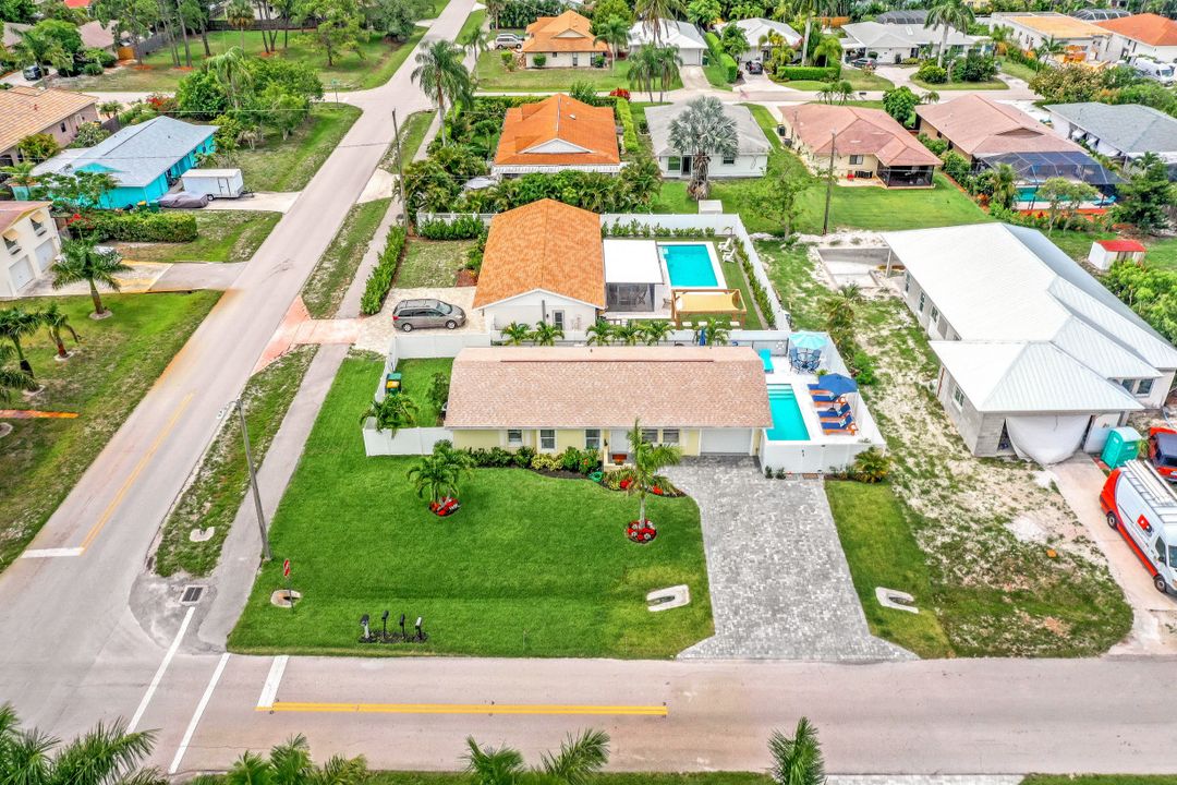 698 105th Ave N, Naples, FL 34108