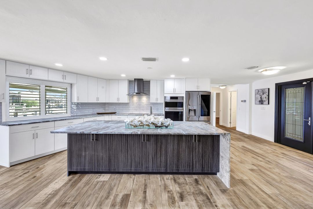 318 Polynesia Ct, Marco Island, FL 34145