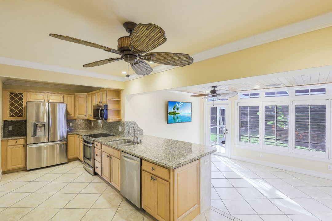 710 95th Ave N, Naples, FL 34108