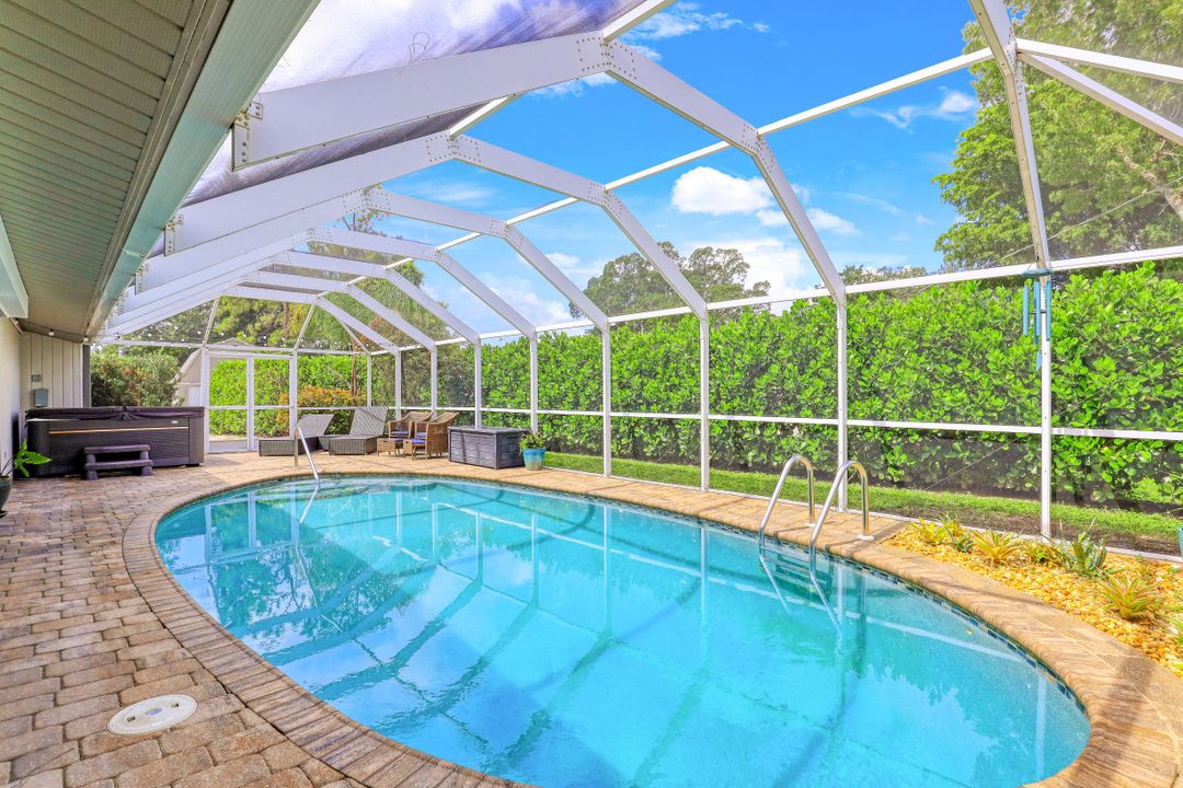 8719 Crest Ln, Fort Myers, FL 33907