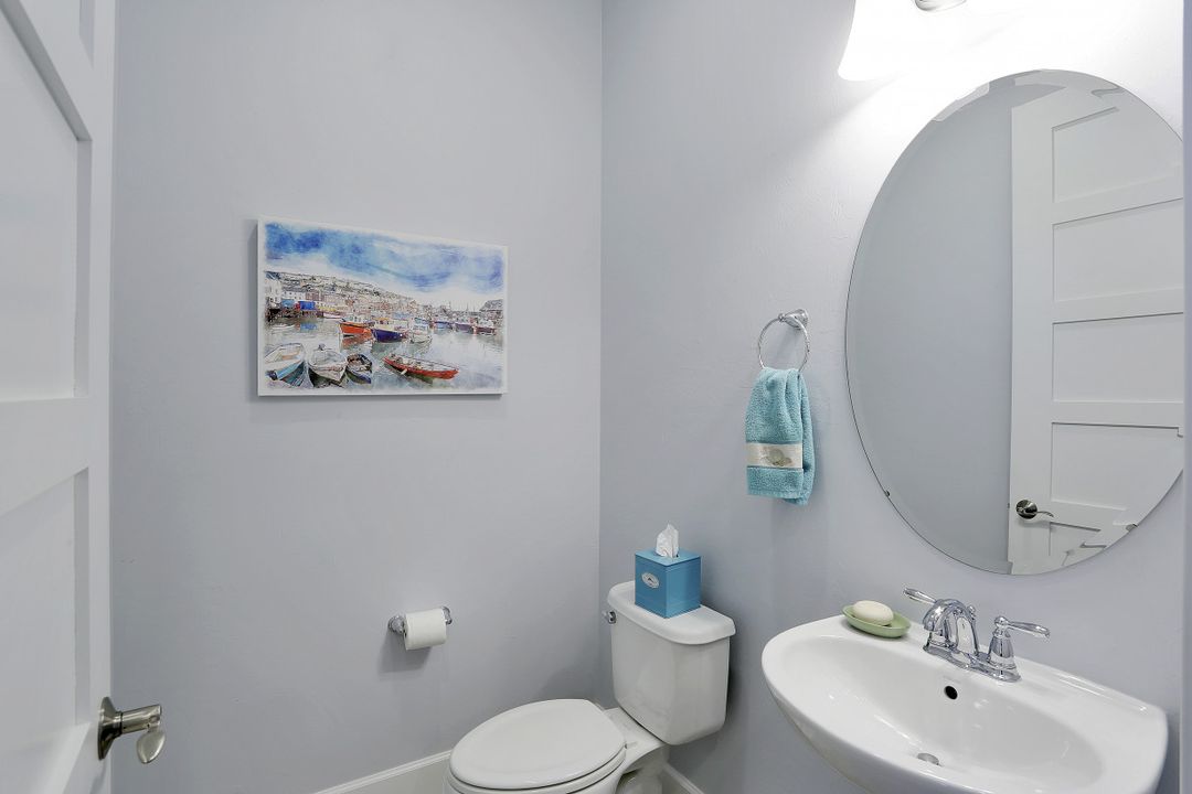 6462 Warwick Ave, Naples, FL 34113