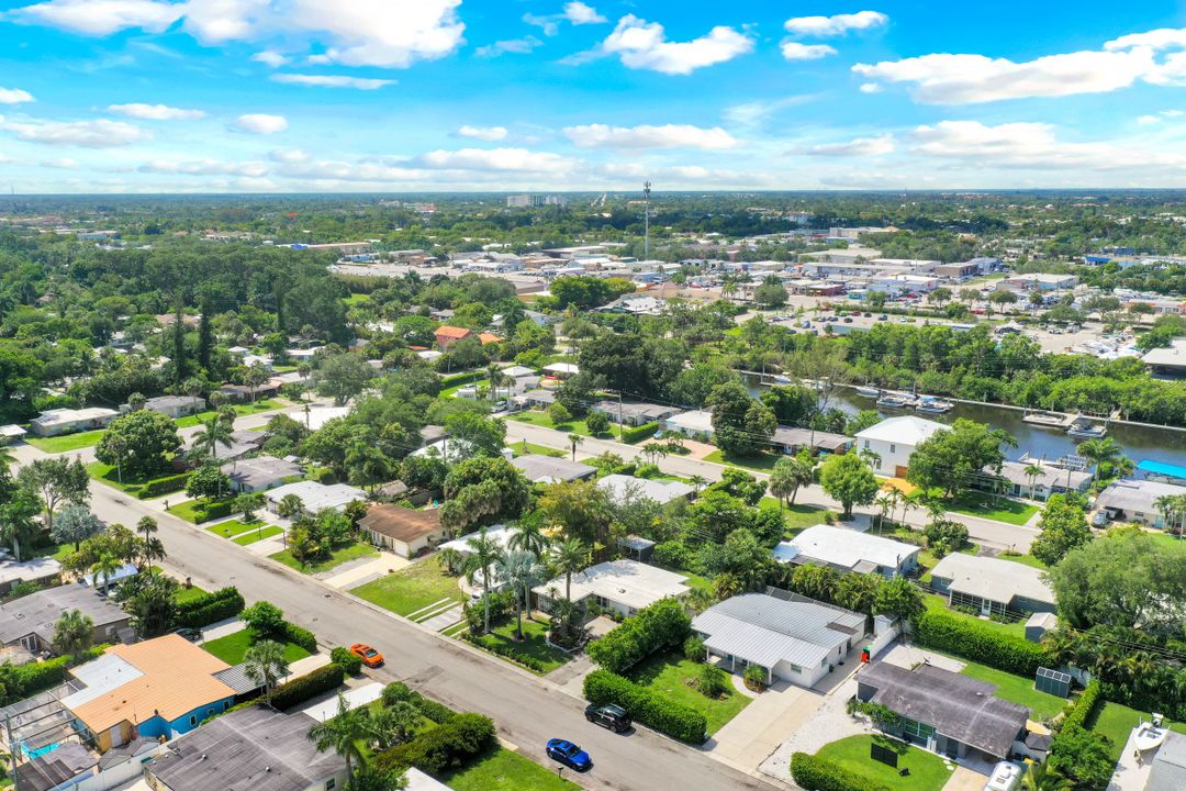 2070 Holiday Ln, Naples, FL 34104