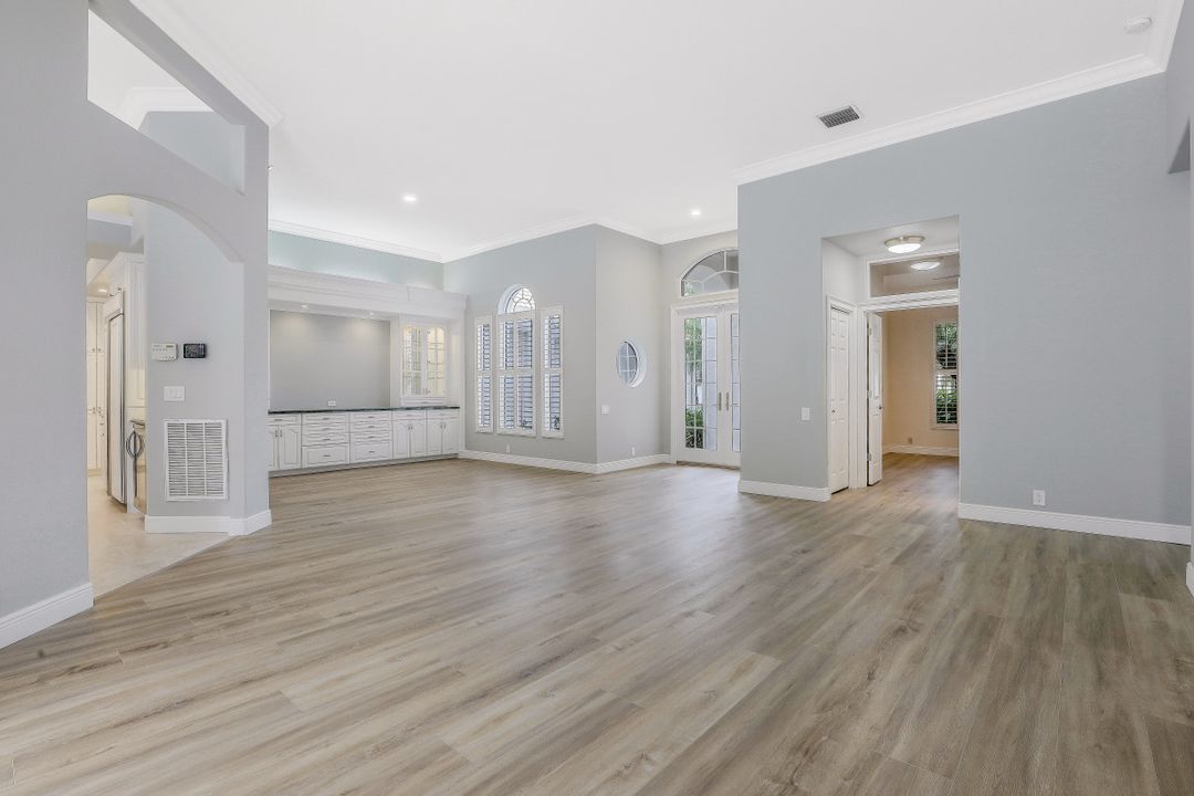 518 Wedgewood Way, Naples, FL 34119