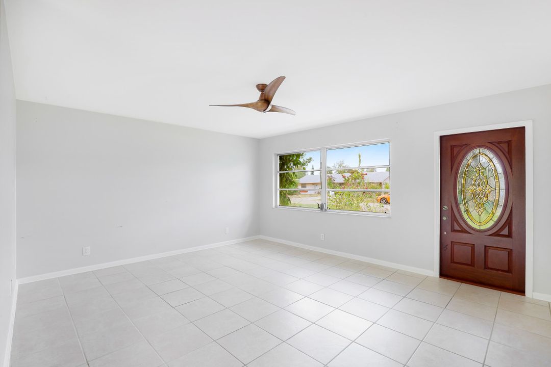 1136 S Alhambra Cir, Naples, FL 34103