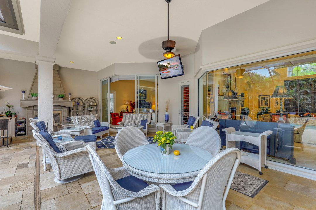 660 Riviera Dr, Naples, FL 34103