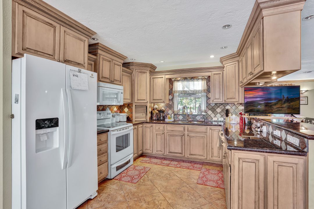 1803 SE 16th St, Cape Coral, FL 33990