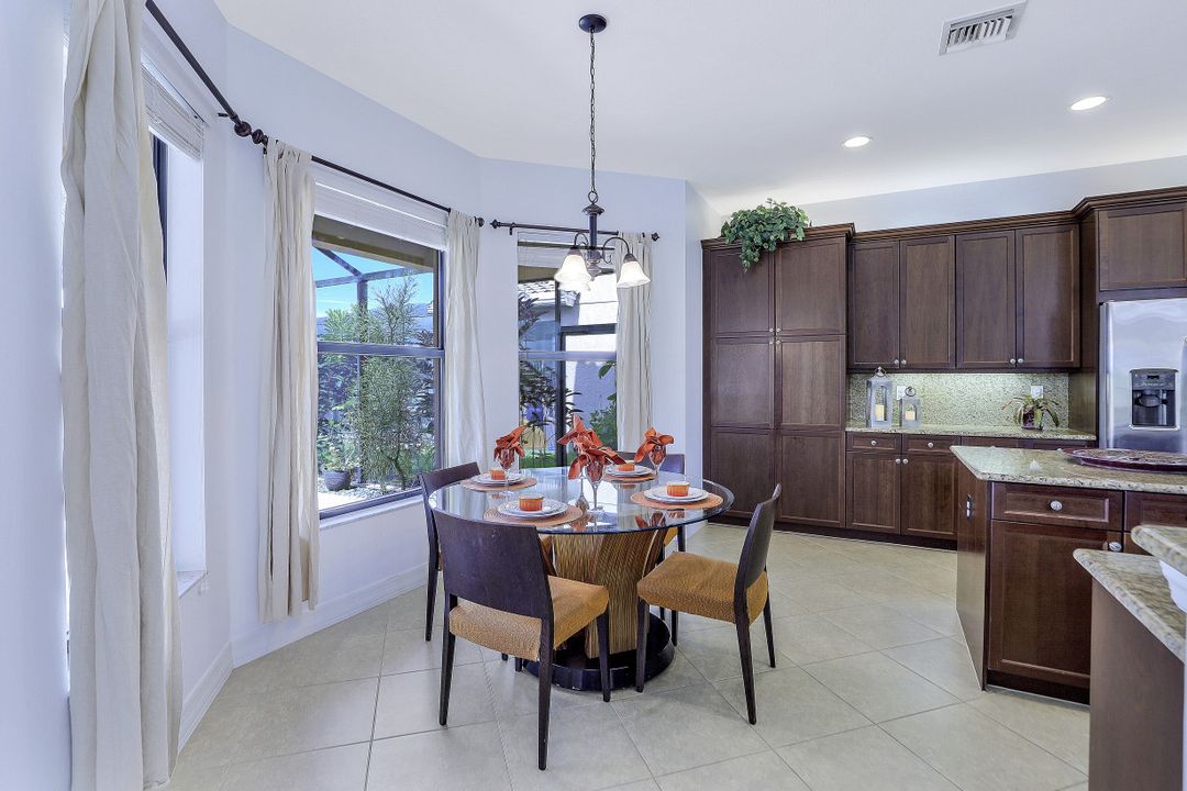 3718 Pleasant Springs Dr, Naples, FL 34119