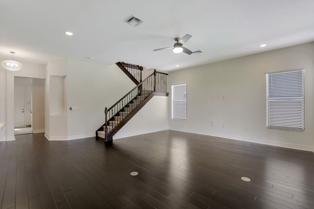 4489 Aurora St, Naples, FL 34119