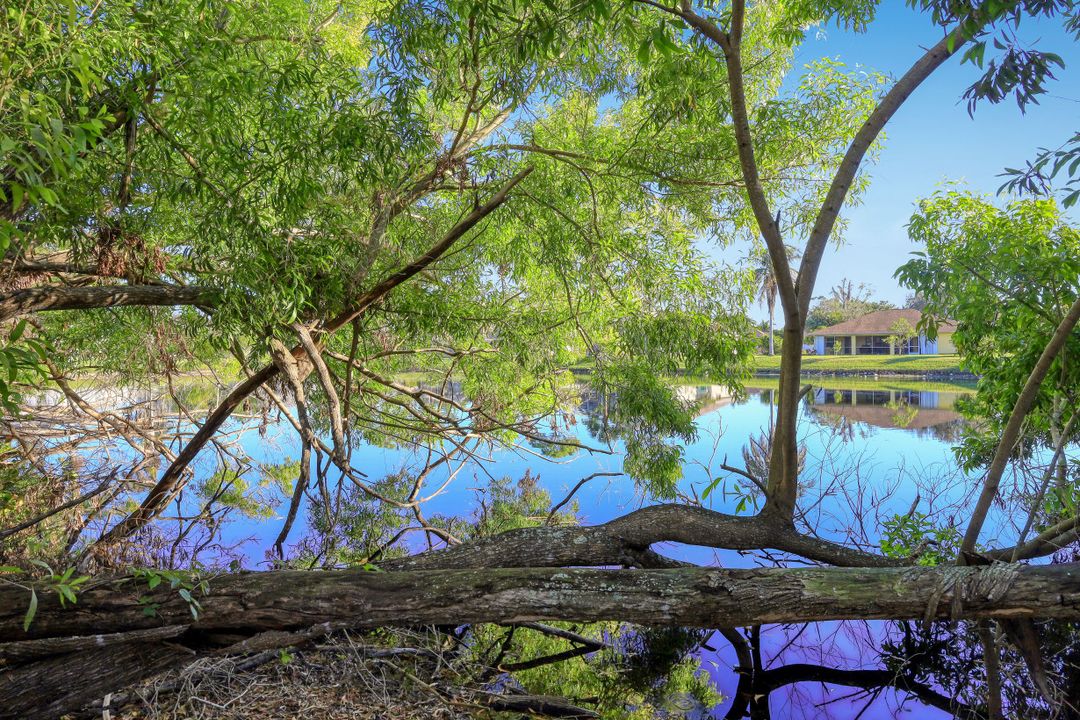 3658 Kent Dr, Naples, FL 34112