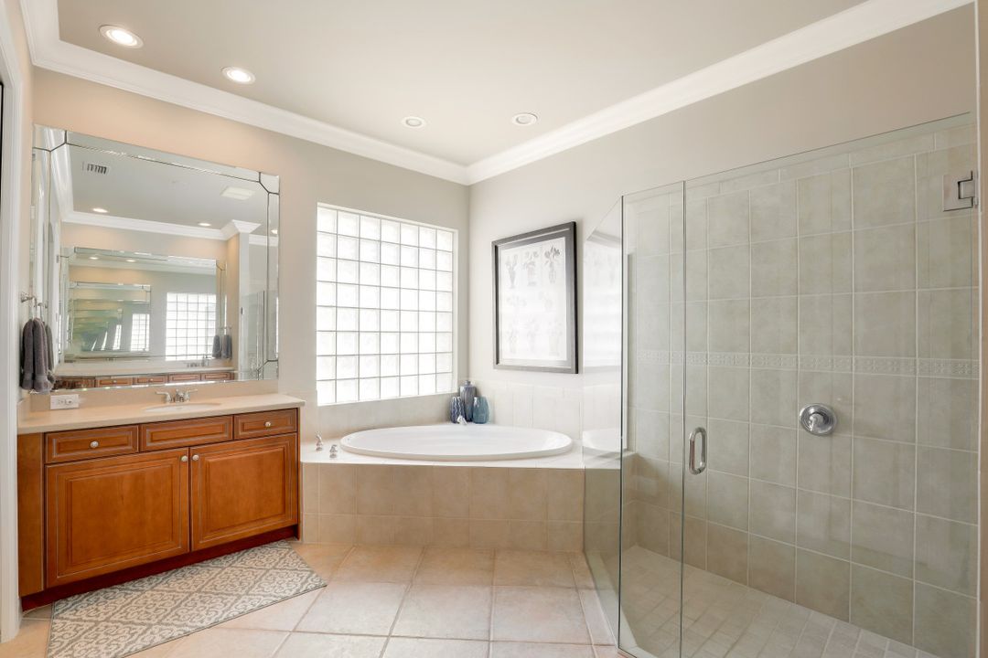 28609 Pienza Ct, Bonita Springs, FL 34135