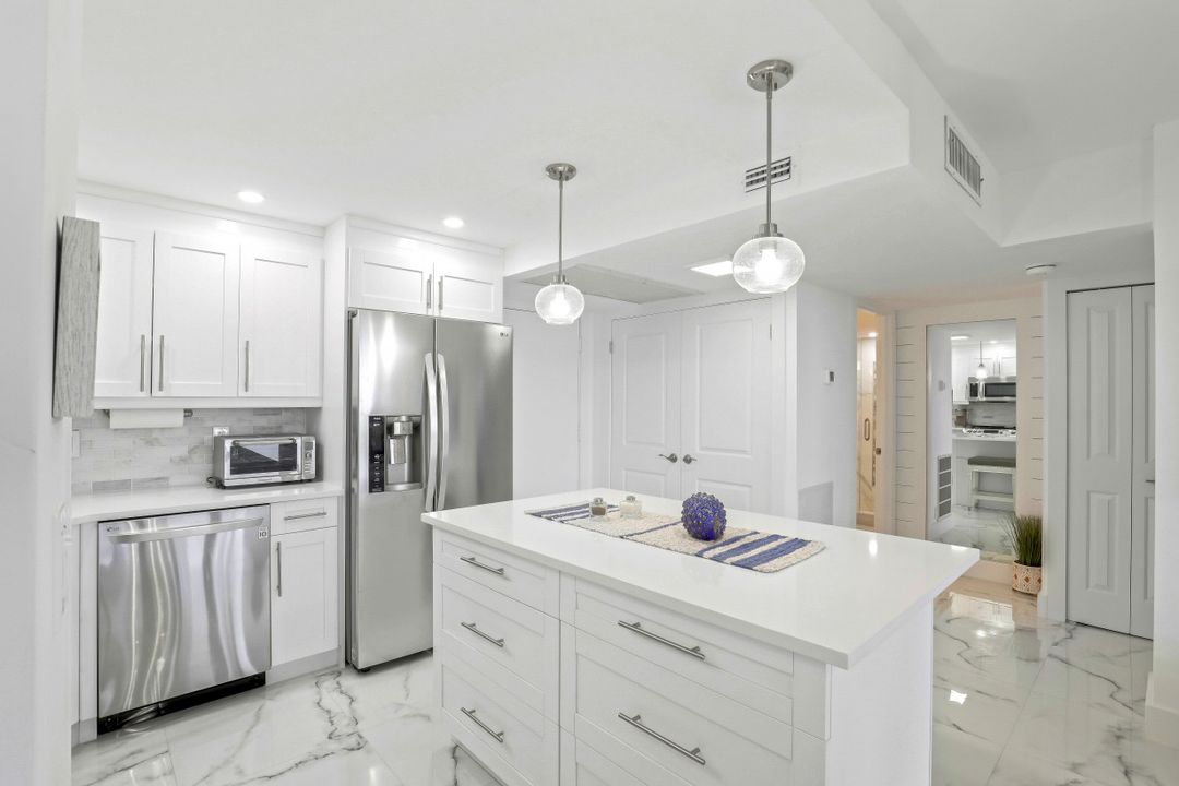 5 Bluebill Ave #606, Naples, FL 34108