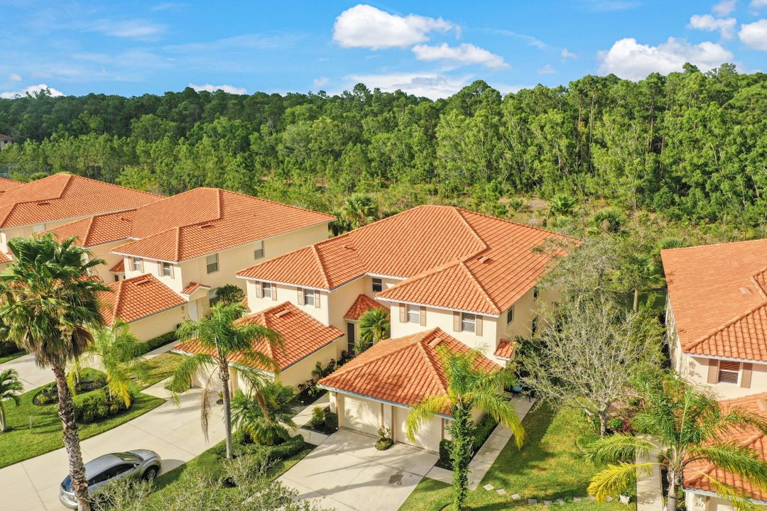 357 Robin Hood Cir #202, Naples, FL 34104