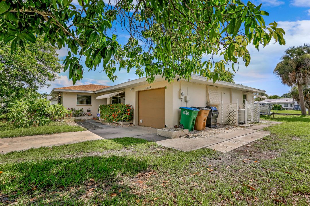 5310 Bayview Ct, Cape Coral, FL 33904