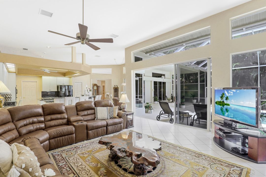 3950 Lakemont Dr, Bonita Springs, FL 34134